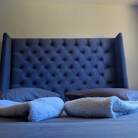 Landr House Apartman Pandokrátor