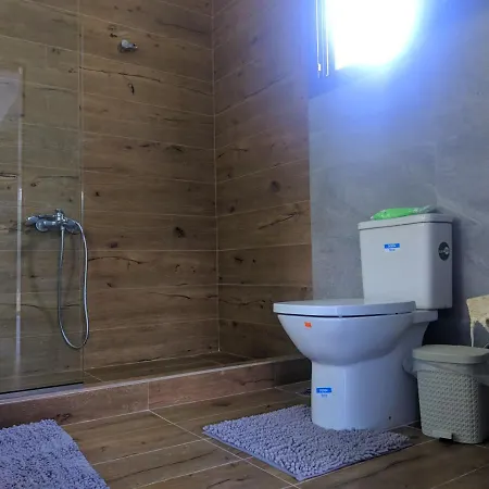 Landr House * Pandokrátor